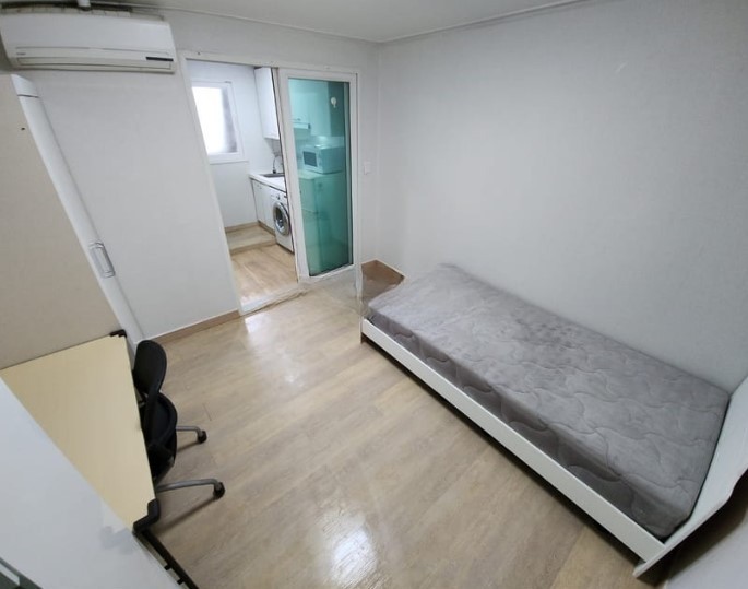 漢陽大学駅ワンルームハートステイ 往十里駅から4分の距離に位置し、2号線、5号線、中央線、盆唐線幻想的な交通便です。 独自の防犯カメラと二重ドアロック区役所で設置した防犯カメラ👮で治安が良いです。 E-mart、CGV、エンターシックス、体育センターなど各種便宜施設がある売り物です。 直ちに入居可能 含む:インターネット 別途: 電気、ガス、水道、テレビです。