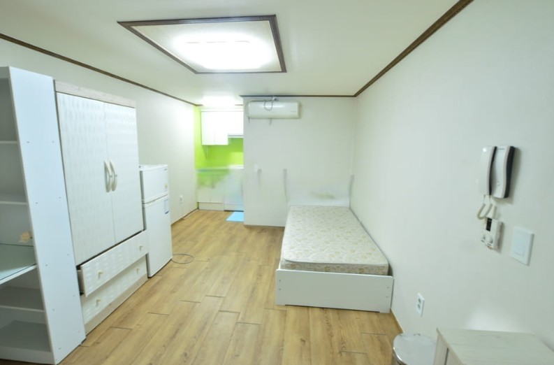 回基駅慶熙大学留学新築物件ハートステイ 市立大学裏門地域の新築の中で最も良いワンルームが出ました。 保証金1000万ウォンに月50万ウォンです。 家賃が負担のないワンルームです。 価格がとても立派な慶熙大学から3分の距離にある家です。 簡単ではない家賃の安いワンルームです。