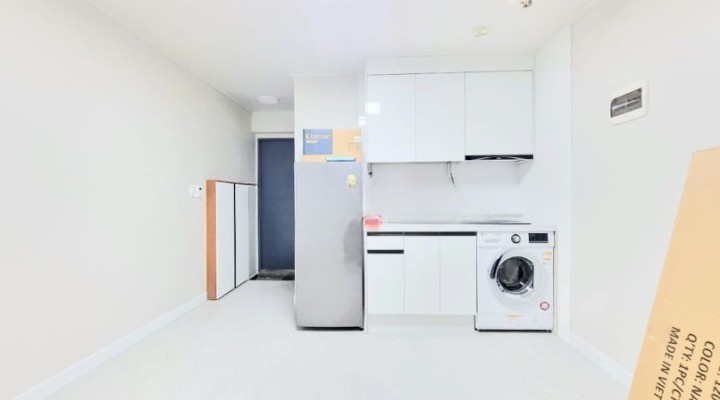 新村西江大学留学後すぐ入居可能なワンルーム物件 ハートステイ 韓国 🎉新村駅徒歩5分の距離、延大正門徒歩10分の距離で位置が良いです。 🎉ガラス張りで前がぱっと開いておりビューが良く南向きなので採光が良いです。 🎉生活しやすい部屋構造でエレベーターがあって便利です。
