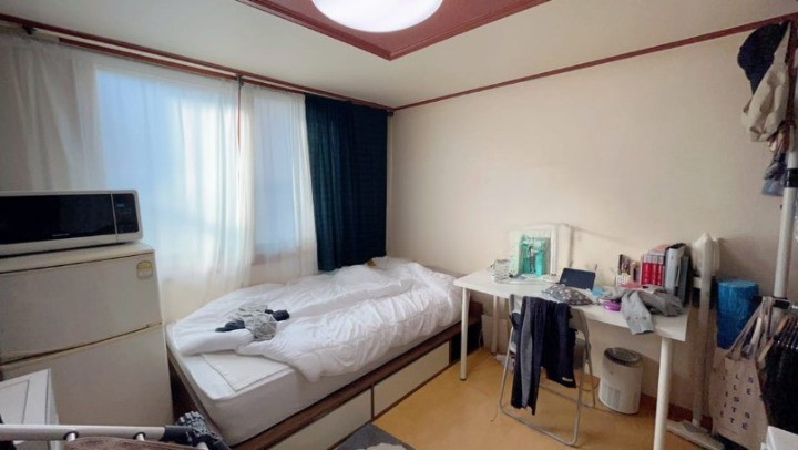 新村西江大学留学後すぐ入居可能なワンルーム物件 ハートステイ 韓国 🎉新村駅徒歩5分の距離、延大正門徒歩10分の距離で位置が良いです。 🎉ガラス張りで前がぱっと開いておりビューが良く南向きなので採光が良いです。 🎉生活しやすい部屋構造でエレベーターがあって便利です。