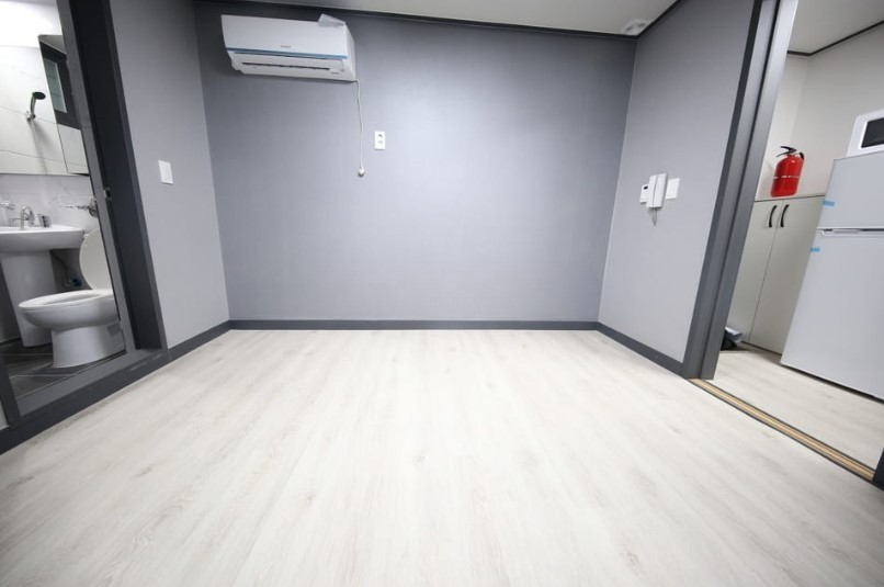 大邱啓明大学韓国留学厨房分離型ワンルームハートステイ 即時入居可能 二谷駅竹田駅啓明大ワンルーム 啓明大学駅勢圏で、通学距離の静かな位置のワンルーム 啓明大学駅(大邱2号線)、城西産業団地駅(大邱2号線)、江倉駅(大邱2号線)に近いです。 ベランダが広くてホワイトのきれいなワンルームで、保証金200万ウォン、家賃26万ウォンです。 キッチン分離、二重扉、ベランダのある構造がキレイな家です。
