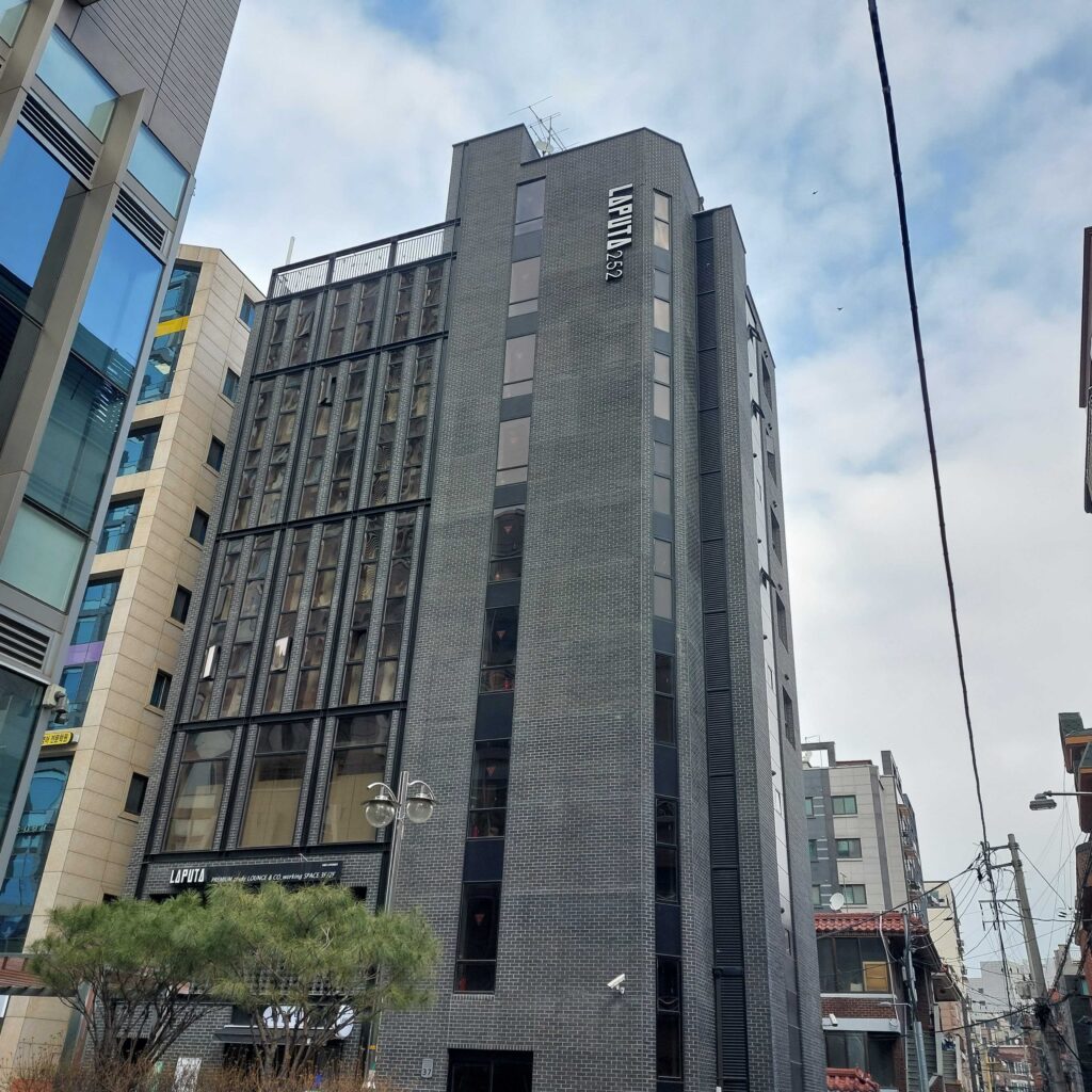 九宜駅 1番出口 から徒歩5分、女性専用物部屋探しハートステイ 短期6ヶ月から可能