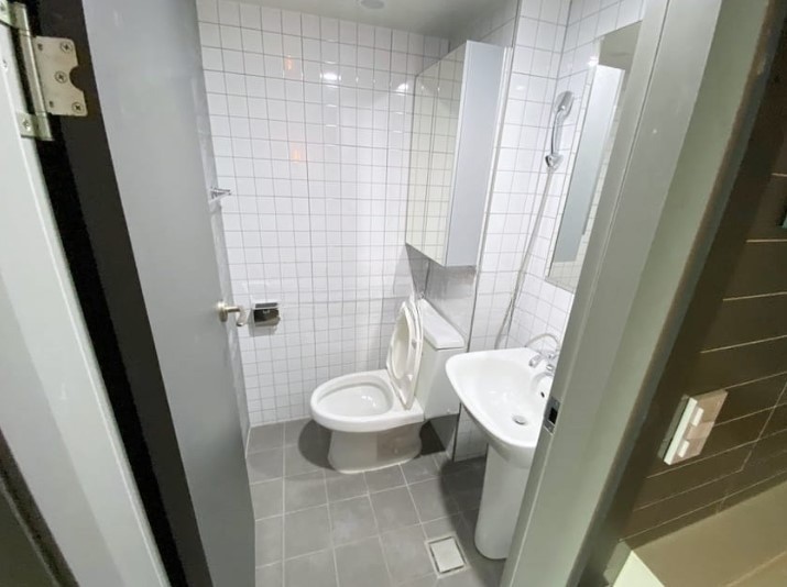 漢陽大学駅ワンルーム ハートステイ 往十里駅から4分の距離に位置し、2号線、5号線、中央線、盆唐線幻想的な交通便です。 独自の防犯カメラと二重ドアロック区役所で設置した防犯カメラ👮で治安が良いです。 E-mart、CGV、エンターシックス、体育センターなど各種便宜施設がある売り物です。