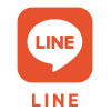この画像は、LINEのアイコンを示しています。背景はオレンジ色で、中央に白い吹き出しの形をしたロゴがあり、その中に「LINE」という文字があります。アイコンの下部にも「LINE」という文字がオレンジ色で表示されています。このデザインはシンプルで、LINEアプリを象徴しています。
