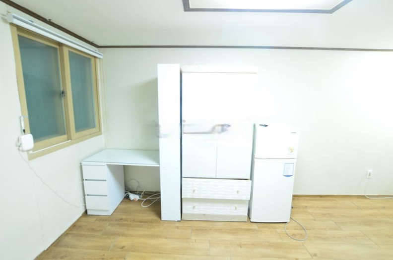 回基駅慶熙大学留学新築物件ハートステイ 市立大学裏門地域の新築の中で最も良いワンルームが出ました。 保証金1000万ウォンに月50万ウォンです。 家賃が負担のないワンルームです。 価格がとても立派な慶熙大学から3分の距離にある家です。 簡単ではない家賃の安いワンルームです。