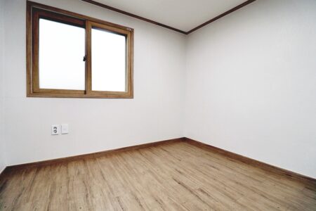 リビング側から見た分離型構造、空間を分けて使える間取り