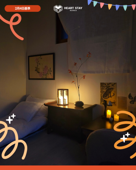 個室の別角度。伝統装飾と間接照明が調和した、韓屋ならではの雰囲気。